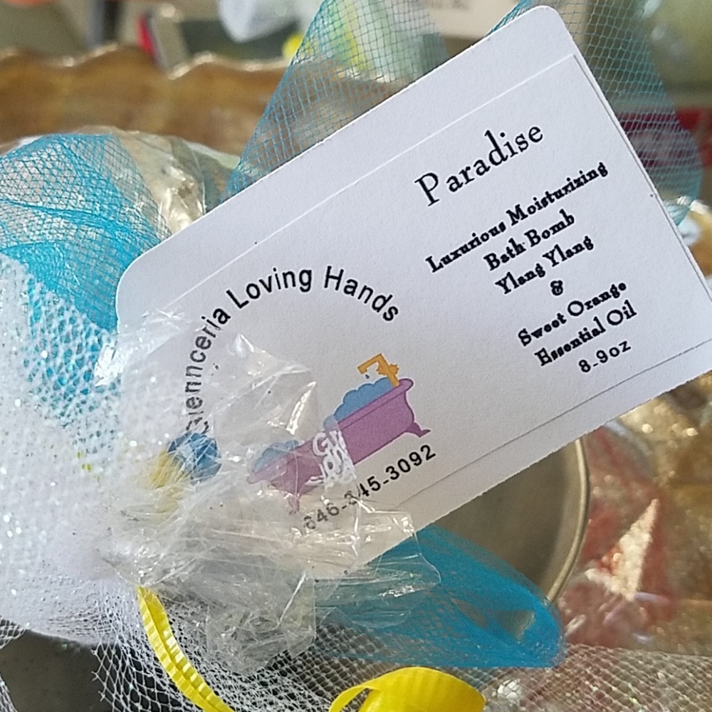 Paradise Luxurious Moisturizing Bath Bomb